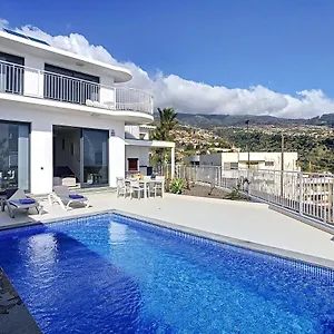 Casa Dos Amores By Lovelystay Villa Calheta (Madeira)